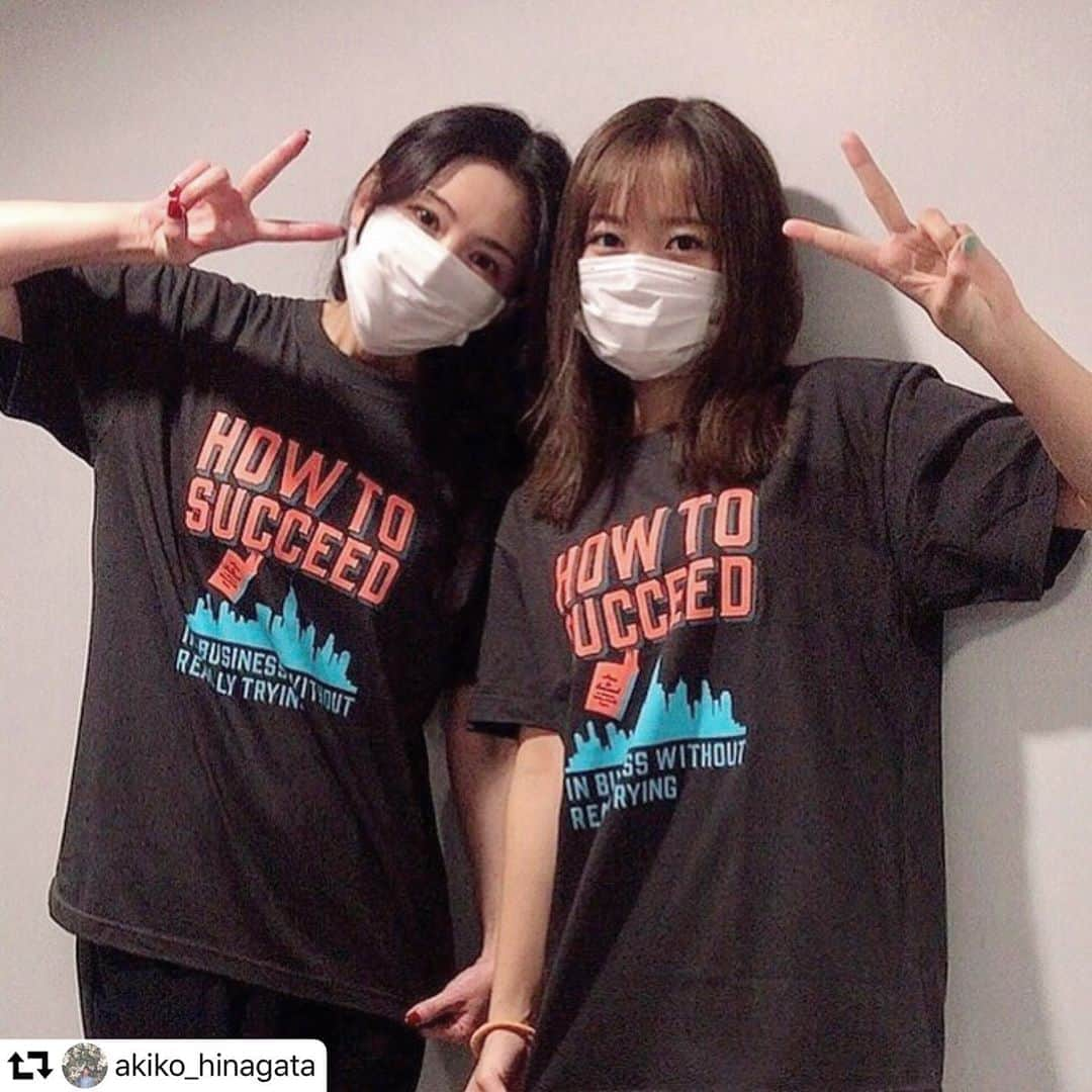 林愛夏のインスタグラム：「#repost @akiko_hinagata﻿ ・・・﻿ ハウトゥーサクシード２日目ですぅ﻿ #ハウトゥーサクシード ﻿ #スミティ﻿ #林愛夏　ちゃん﻿ ﻿ ﻿ ————————————————————﻿ ﻿ ﻿ 雛形さんと✨﻿ ﻿ Tシャツ買ってね💕﻿ ﻿ #雛形あきこ　さん﻿ #ヘディーラルー　﻿ #Mサイズ着てます﻿ #ハウトゥーサクシードサイトからオンラインで購入出来ます﻿」