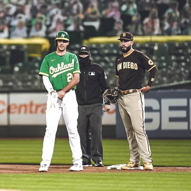 オークランド・アスレチックスさんのインスタグラム写真 - (オークランド・アスレチックスInstagram)「The best two unis in baseball? 🤔 #RootedInOakland」9月5日 11時47分 - athletics