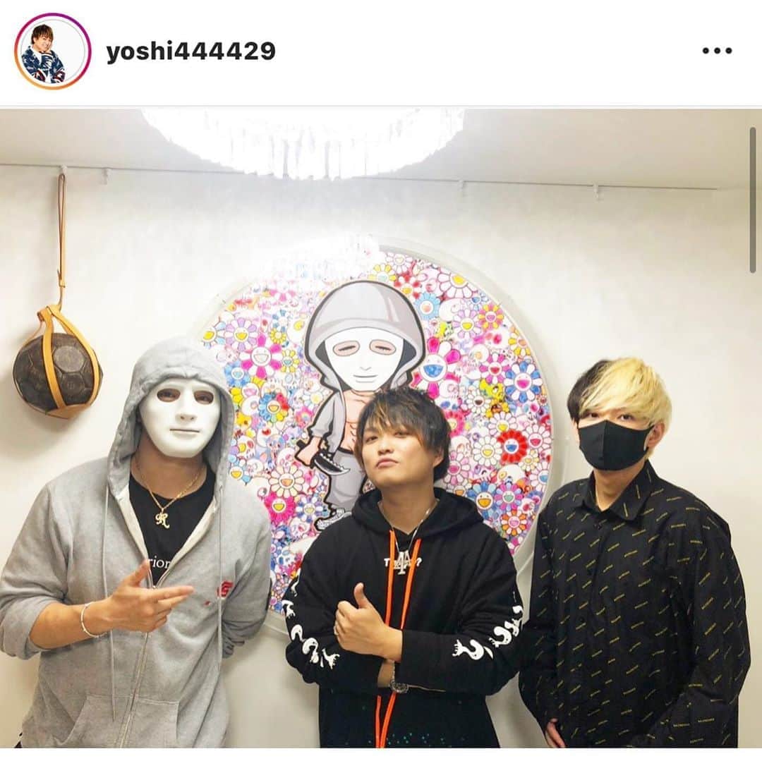 misoNosukeさんのインスタグラム写真 - (misoNosukeInstagram)「・ ・ 自分がプレゼントした服を YouTubeでも私物でも かなり着てくれてて嬉しい！ っていうかインスタ映え（笑） 撮り方がオシャレすぎる… ・ ↓ ・ #Repost @yoshi444429 with @make_repost ・ #junky mood #misono から #プレゼント してもらった ・ @junkymood ・ 常にワクワクする気持ちを持って生きてるお陰で ワクワクするよーな話 ワクワクするよーな出来事 ワクワクするよーな未来が… ・ みんなポジティブに生きてこーぜ いい事もあってイヤな事もあっての人生 人生とにかく楽しんだもん勝ちよ？ 地じゃなく空見て生きてこーぜ 俺がみんなをワクワクさせるから❤ ・ #マジシャン #YOSHI  #ワクワクさん」9月5日 11時53分 - misono_koda_official