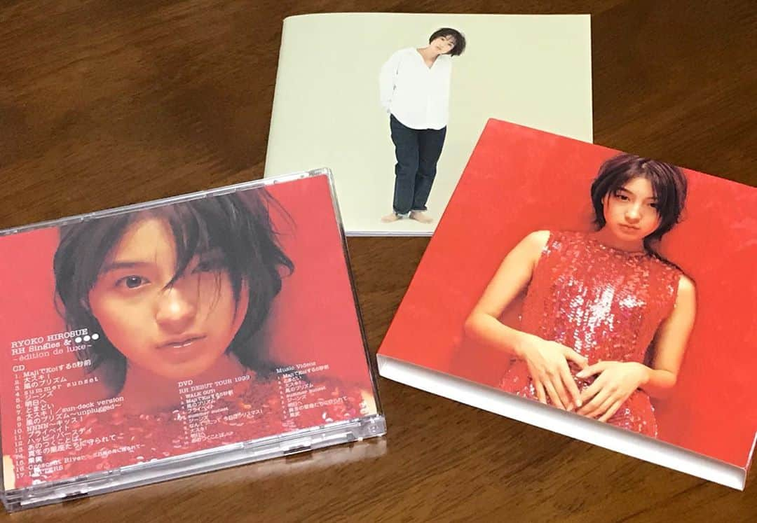 広末涼子ファンのインスタグラム：「『RH Singles &...～edition de luxe～』【初回限定盤CD＋DVD】  再プレス盤がFLaMmeからようやく届いたけど、抽選で5名の直筆サインは残念ながら落選><  #広末涼子 #hirosueryoko #ryokohirosue」