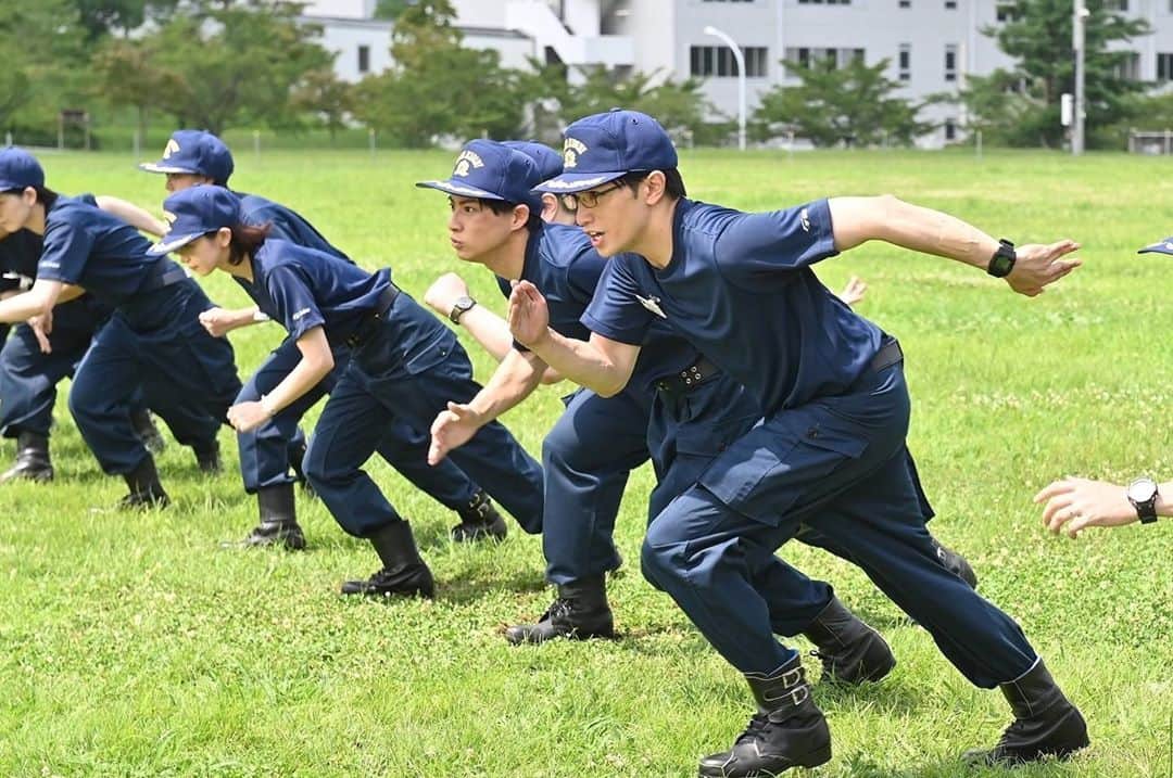 未満警察 ミッドナイトランナー【公式】のインスタグラム：「＼いよいよ今夜10時🌟最終話放送／﻿ ﻿ 快(#中島健人)と次郎(#平野紫耀)は、スコップ男事件の裏に隠された真実にたどり着くことができるのか⁉️﻿ 真実を求める者たちの逆襲がついに完結します‼️﻿  ★最終話の見どころは、公式HP(https://www.ntv.co.jp/mimankeisatsu/)の【ストーリー】からチェックしてください👀﻿ #未満警察 #ゾクサス逆襲の土曜日」