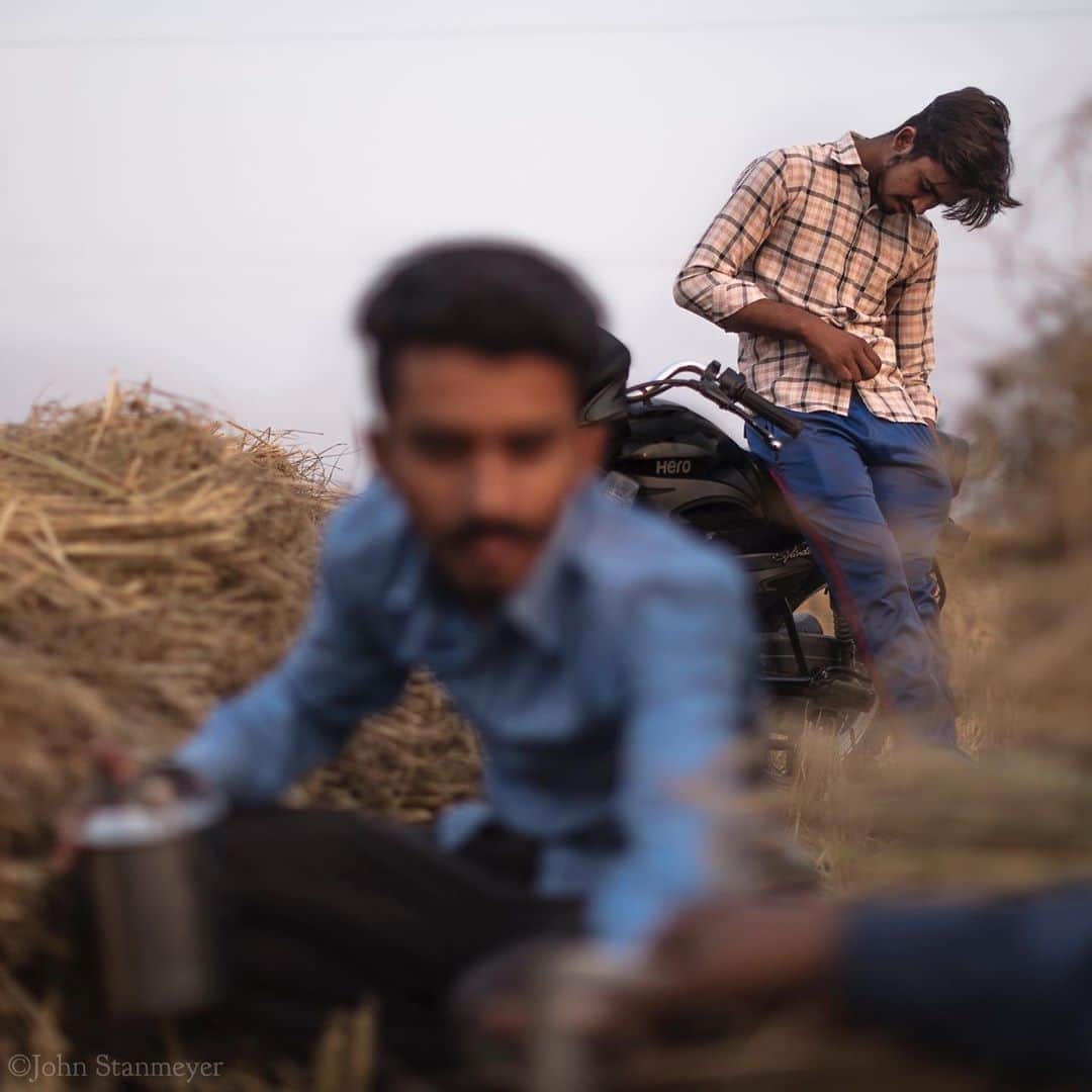 のインスタグラム：「Where else but India can you be in the middle of a rice field after harvest and magically, chai appears. We were in Mullabherm village in Punjab on the outskirts of Amritsar. Such a peaceful moment... ⠀⠀⠀⠀⠀⠀⠀ India’s Daunting Challenge: There’s Water Everywhere, And Nowhere - Chapter 8 of the @outofedenwalk, my latest story last months (August 2020) issue of @natgeo magazine. ⠀⠀⠀⠀⠀⠀⠀ #chai #farmers #thankful #mullabherm #punjab #india @natgeo @outofedenwalk #walkingindia #edenwalk」