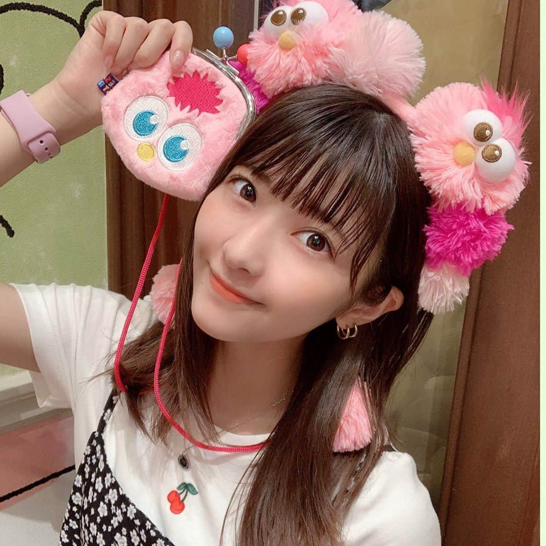 内藤もゆのさんのインスタグラム写真 - (内藤もゆのInstagram)「____﻿ ﻿ #可愛いカチューシャをげっとんしました﻿ #なかなか派手やけど気にせん ！！﻿ #コインケースはお友達のお母さんがくれたよ﻿ #ICOCAも小銭も入るからこれだけでパーク行ける﻿ #でもお土産買う人はエコバッグ持参するの忘れずに﻿ ﻿ ﻿ #USJ #ユニバーサルスタジオジャパン #セサミストリート #モッピー #fashion #code #ootd」9月5日 12時14分 - moyuno54naito