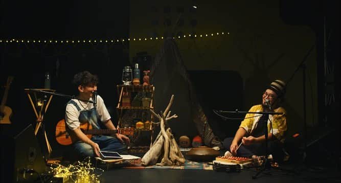 ダイスケのインスタグラム：「Acoustic journey2020🏕 昨日は初の配信ワンマンライブでした。 ご視聴いただいた方ありがとうございます！ 今日までチケット購入可能で、これから参加も可能です🏠🌴 よかったら、飲みながらでも遊びきてください🍶  ‪▼チケットはこちら‬ ‪https://k.daisuke-music.com/s/live034/?ima=3115  #acousticguitar  #camp #キャンプ #ライブ配信 #ステージにテント張りました」