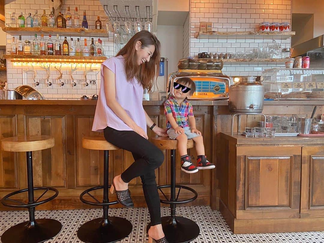 のインスタグラム：「#ootd tops.. @ciena_official   #息子コーデ  tops.. @tommyhilfiger  pants.. @tommyhilfiger  shoes.. @jumpman23   ﻿私のTOPSは #ciena のもの❤︎ 息子の予定に付き添いの時は なるべく派手にならないようにシンプルに😋 上品なデザインでいい感じ🥰  息子は最近この靴がお気に入りで こればっかり😂 すっごい派手になっちゃったけどまぁいっか。笑  #シエナ﻿ #ママコーデ #ママファッション #ママリンク #リンクコーデ #親子コーデ #ママ友 #子育て #育児 #ママガール #mamagirl #プチプラコーデ#fashion #ootd #今日のコーデ #おしゃれさんと繋がりたい #ファッション」