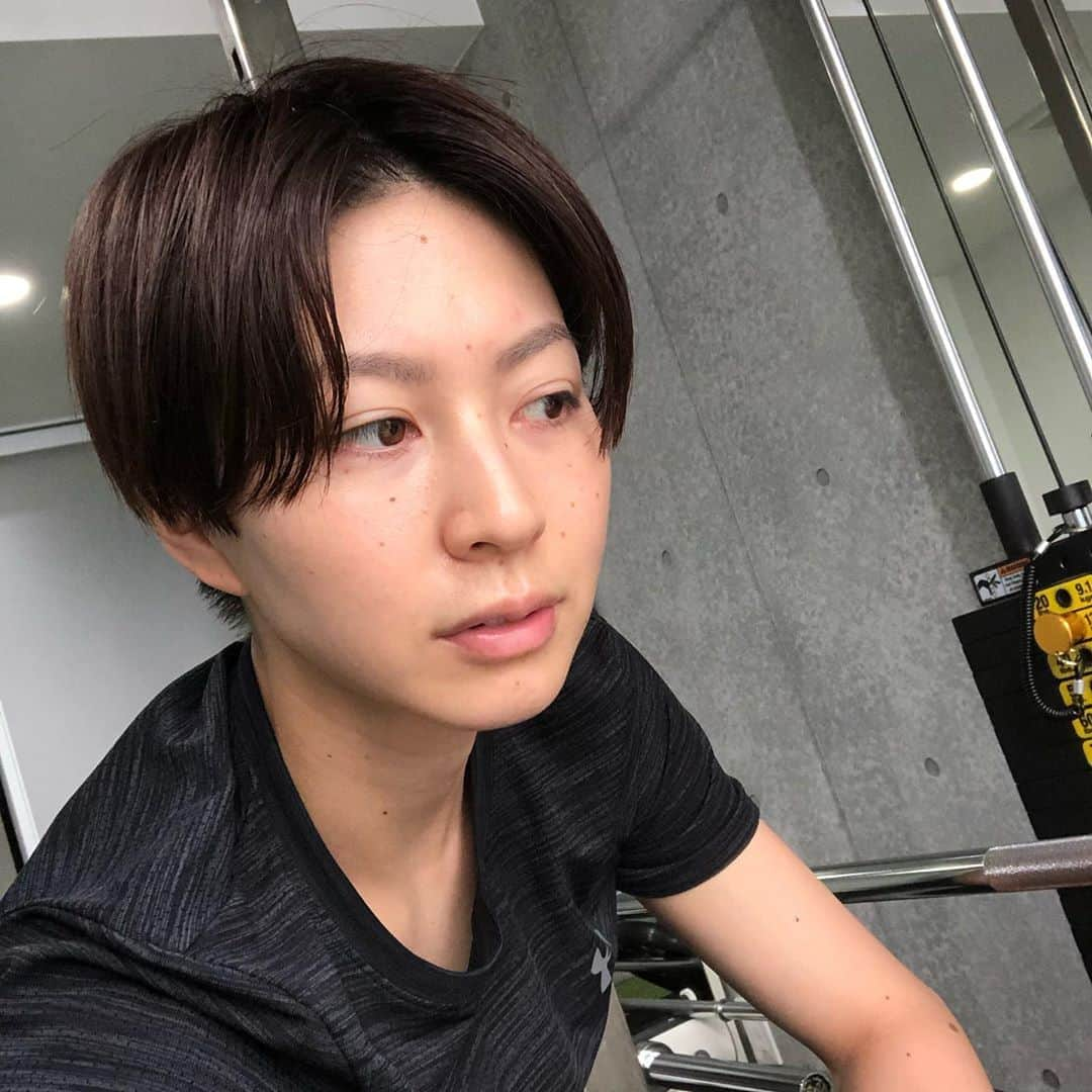 滝沢ななえさんのインスタグラム写真 - (滝沢ななえInstagram)「お久しぶりの投稿です。 ちょいと引越しでバタバタしてました💨 ・ だいぶ落ち着いたので また食生活もトレーニングも 通常運行に戻してこ💪 ・ さてさて本日(9月5日)は 19時〜・インスタライブ 20時〜・ニコニコ生放送 を配信していきますので 是非チラ見しに来てください👀 ・ インスタライブは雑談配信で ニコ生はトレーニング配信です。 ※ニコ生は有料配信になります ※詳細はプロフィールトップのURLでご確認ください ・ さ、配信までは パーソナルのお仕事です💪 トレーニングしに来てくれるお客様お 良きエネルギー交換が出来るように 今日もハッスルしてきましょ。」9月5日 12時24分 - nanaetakizawa