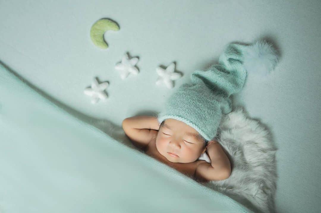松田大輔のインスタグラム：「#新生児 #新生児フォト  #生意気だけど可愛い #どんな夢をみてるのかな #とにかく目が離せない #かわいすぎる」