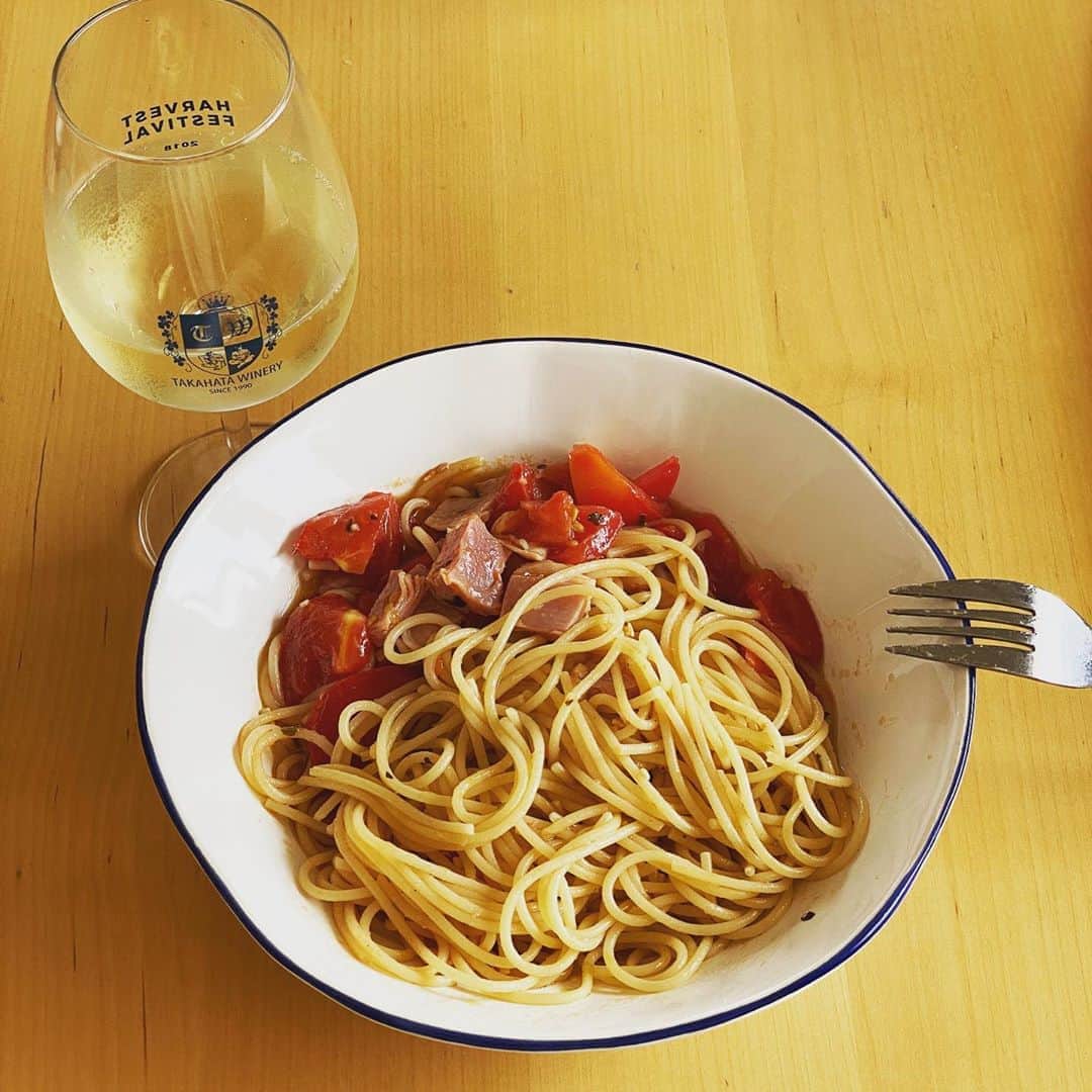 ただすけのインスタグラム：「火を制するものはほにゃららら 一手間惜しまず作ったらきっちり一体感☺️ 鷹の爪の代わりにペンギン食堂の激辛ラー油 適当に作ったけど何か男のオリジナルな…３口食べてアラビアータを目指してたと気付く」