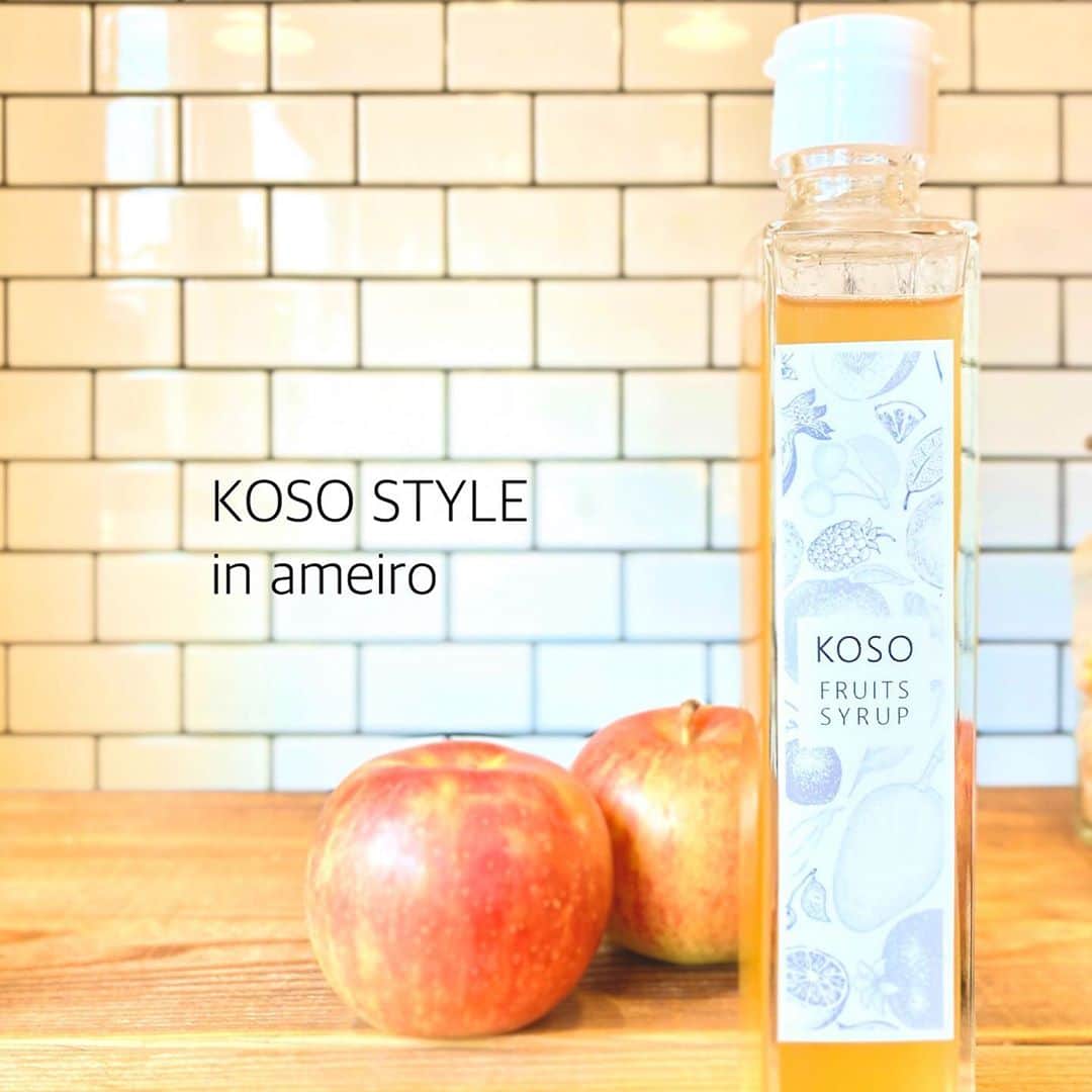 金村慎太郎〈hair+cafe〉のインスタグラム：「﻿ 「KOSO販売始めました」﻿ ﻿ ﻿ 仕込みも終わり、﻿ お客様からの「家でも酵素生活したい！」﻿ というご要望にお応えし、﻿ ﻿ ﻿ ameiroの﻿ ＋cafe（飲食店営業許可取得済）から﻿ ﻿ ﻿ KOSOドリンクの販売を開始しました♪﻿ ﻿ ﻿ 初日から大好評で、﻿ ドンドン仕込んでいきます✨﻿ ﻿ ﻿ 【販売可能KOSOドリンク】﻿ ﻿ オレンジ🍊﻿ キウイ🥝﻿ レモン🍋﻿ りんご🍎﻿ パイン🍍﻿ 梨🍐﻿ ピーチ🍑﻿ ﻿ ﻿ 当店の酵素ドリンクはすべて試飲できますので、カラーの待ち時間などにもぜひお召し上がり下さい♪﻿ ﻿ ﻿ 気になる方はDMお願いします🤗﻿ ﻿ ﻿ ﻿ ameiro▷▷﻿ ﻿ ﻿ 髪質改善の結果でたくさんの口コミをいただき、日々美髪を生み出してます✨﻿ ﻿ ﻿ もっと何かできないか？﻿ ﻿ ﻿ 女性たちの美のために…﻿ ﻿ ﻿ 髪だけではなく、﻿ 美容のプロとして、美容師として。﻿ ﻿ ﻿ 美を維持するには、﻿ 健康がどうしてもヒモづいてきますよね。﻿ ﻿ ﻿ 髪質改善を突き詰めると、﻿ 健康なカラダを維持することにたどり着きます。﻿ ﻿ ﻿ 日本酵素マイスター協会認定&﻿ 髪質改善専門店のアメイロだからこそできる。﻿ ﻿ ﻿ 体質改善＋髪質改善✨﻿ ﻿ ﻿ *･゜ﾟ･*:.｡..｡.:*･'*:.｡. .｡.:*･゜ﾟ･*﻿ ﻿ ﻿ 💎無料カウンセリングプレゼント 💎﻿ ﻿ ▼髪質でお困りの方はプロフィールへ▼﻿ ﻿ （クリック）﻿ ﻿ @ameiro_hair ﻿ ﻿ ★ライン友達追加で﻿ 無料カウンセリングをプレゼント★﻿ ﻿ LINE ID検索→﻿ @ mmd5236z﻿ （@を必ずつけてくださいね♪）﻿」