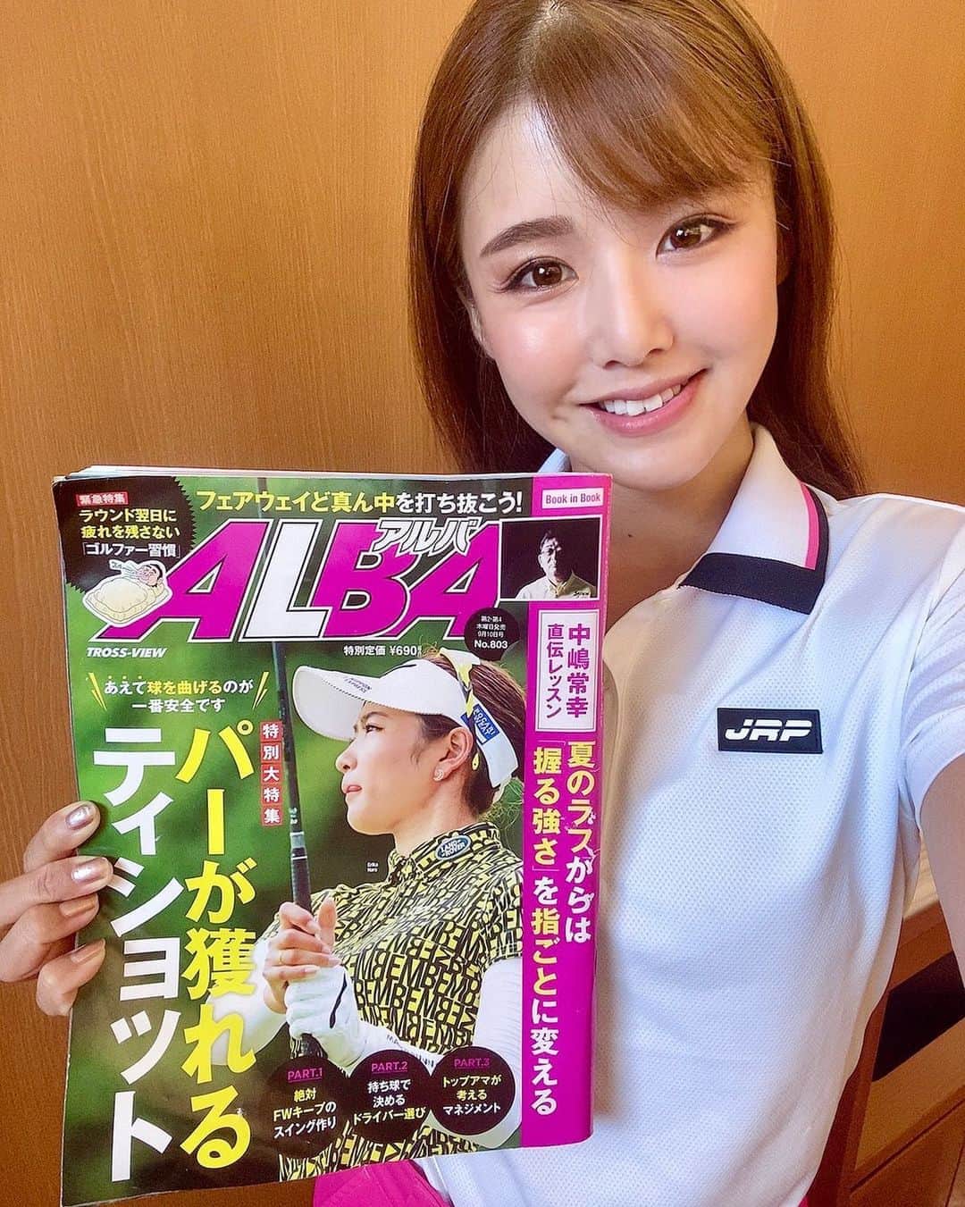 Yuuさんのインスタグラム写真 - (YuuInstagram)「ゴルフ雑誌、ALBA⛳️ ドライバーフェアウェイキープ率を上げるためには！？ 曲がり幅を安定させる方法など、今回も為になりました❣️ ・ 持ち球を活かしてパーオン率をあげるマネジメントを心がけたいですよね✨ 今月号読んでみて( ˶ˆ꒳ˆ˵ ) ・ @albatross_view #アルバ #alba #ゴルフ　 #ゴルフ女子 #インスタ女子 #アルバトロスビュー #golf #付録 #レッスン #PR」9月5日 12時53分 - yuu1115yuu