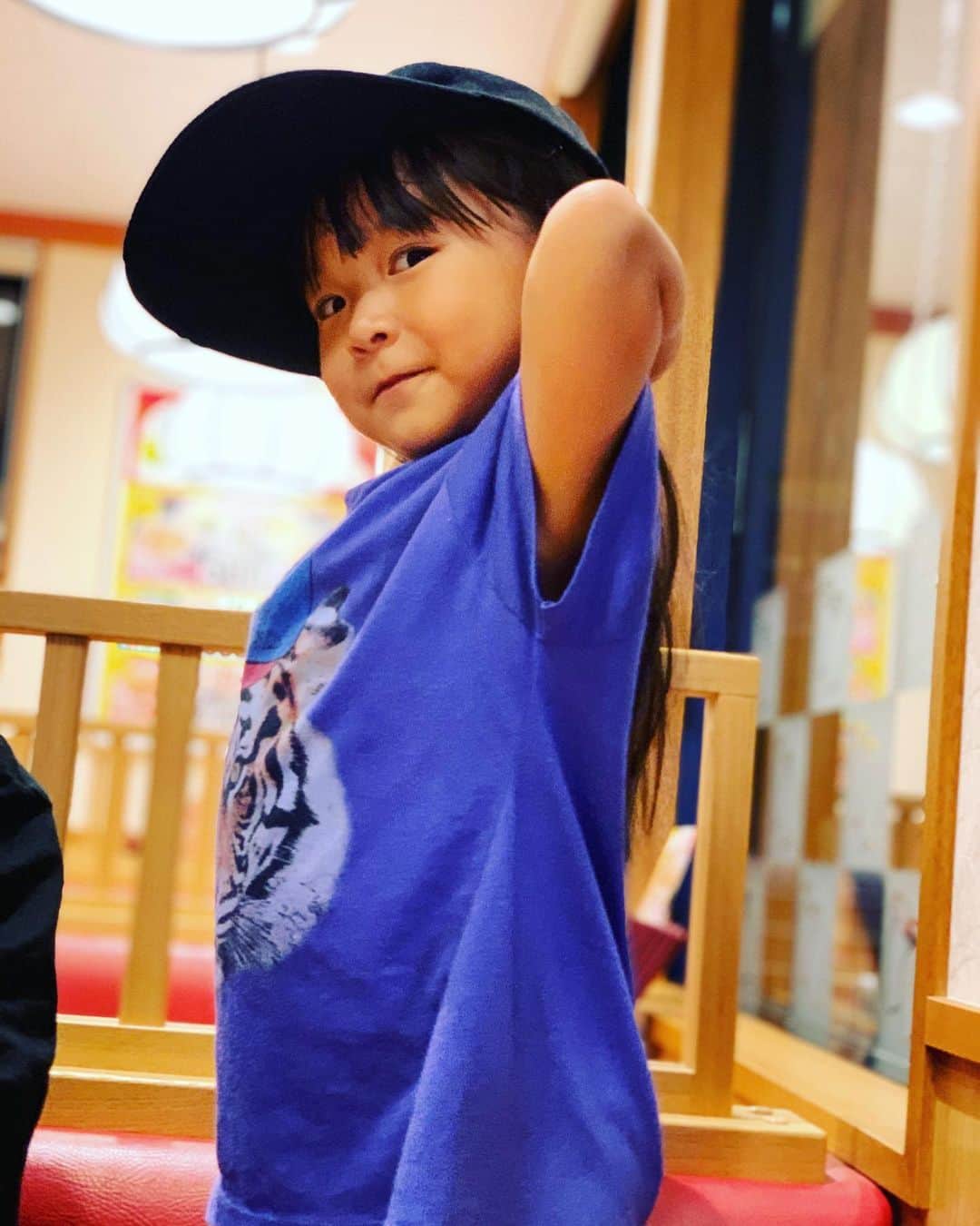 藤井惠さんのインスタグラム写真 - (藤井惠Instagram)「シャッター押したらずっとポーズしてきてました😇  #娘 #キュンです #4才2ケ月」9月5日 12時49分 - megumi_fujii