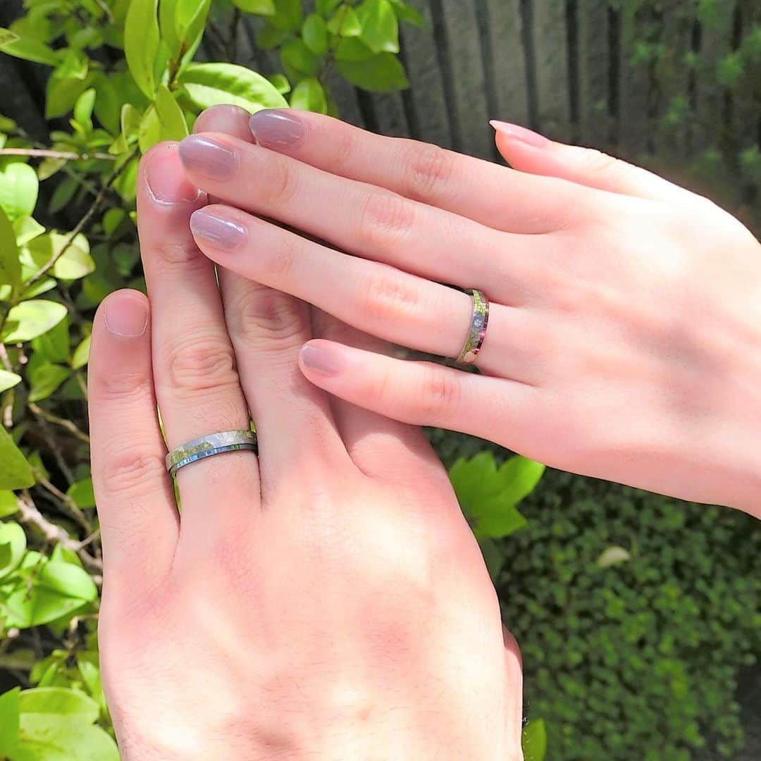 SORA ≪SORA表参道の公式アカウント≫さんのインスタグラム写真 - (SORA ≪SORA表参道の公式アカウント≫Instagram)「#石の教会 でご結婚式を挙げる というエピソードから、 結婚指輪に #苔 のモチーフを取り入れました。  「苔のむすまで仲睦まじく寄り添っていこう」 そんな想いを込めて＊* . . . ぜひ『#結婚指輪sora 』のハッシュタグで SORAの写真を投稿してくださいね！ こちらのアカウントでリグラムさせていただきます♪ . #結婚指輪 #婚約指輪 #表参道 #鍛造 #金属アレルギー #金属アレルギー対応 #レアメタル #フルオーダー #手作り指輪 #結婚指輪探し  #マリッジリング #エンゲージリング #ブライダル #ウェディング #プレ花嫁 #bridal #wedding #jewelry #creative #design #japaneseart #madeinjapan #2020秋婚 #2020冬婚 #2020wedding #ジルコニウム #ジルコニウムカラー」9月5日 12時55分 - sora_omotesando
