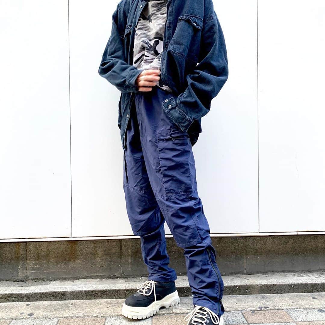 のインスタグラム：「ANCHOR BLUE WKWR ダンガリーシャツ　¥4500+tax . city camo サーマル ¥3500+tax .  olympic uniforms ナイロンパンツ　¥5000+tax .  WEB SHOPに入荷しております。 是非ご覧ください。 jammru.com  #お問い合わせはお電話で承ります #jammru #osaka  #fashion  #streetstyle  #streetfashion  #vtg  #vintage  #used  #usedclothing  #古着 #古着屋 #ファッション #70s #80s #90s #ご来店の際はマスクの着用をお願い致します」