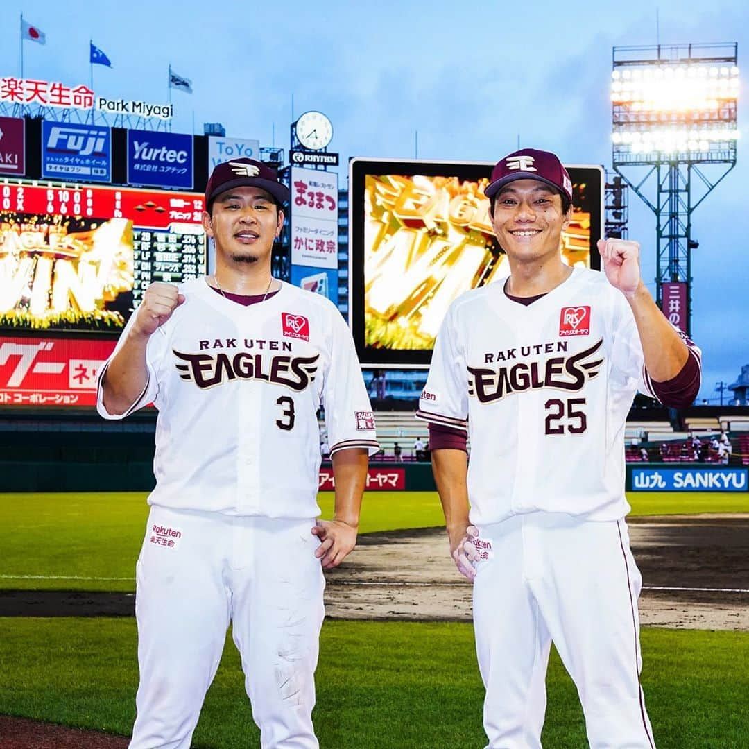 東北楽天ゴールデンイーグルスさんのインスタグラム写真 - (東北楽天ゴールデンイーグルスInstagram)「⚾️ ⚾️E 6-5 B⚾ 投打が噛み合ってホームで連勝‼️‼️ 田中選手が初回に先制の3号2ランを放つと 5回にもダメ押しの4号ソロを放ち大活躍🔥🔥 1点ビハインドの3回には浅村選手が2試合連続となる 21号3ランを放ちこれが決勝打🤩🤩🤩 今日も1番で出場の岡島選手は2安打2得点の活躍👏🏼 投げては先発の塩見選手が5回3失点で4勝目‼️‼️ ブセニッツ選手は2失点も区切りの10セーブ目👍🏼 安樂選手、宋選手、牧田選手が1回無失点💯 牧田選手は30試合目の登板で防御率1.26✨✨✨ #rakuteneagles #NOWorNEVERいまこそ #日本一の東北へ  #浅村栄斗 #田中和基 #塩見貴洋 #ブセニッツ #alanbusenitz  #牧田和久 #宋家豪  #安樂智大 #岡島豪郎  #写真もイープレで」9月5日 18時26分 - rakuten_eagles