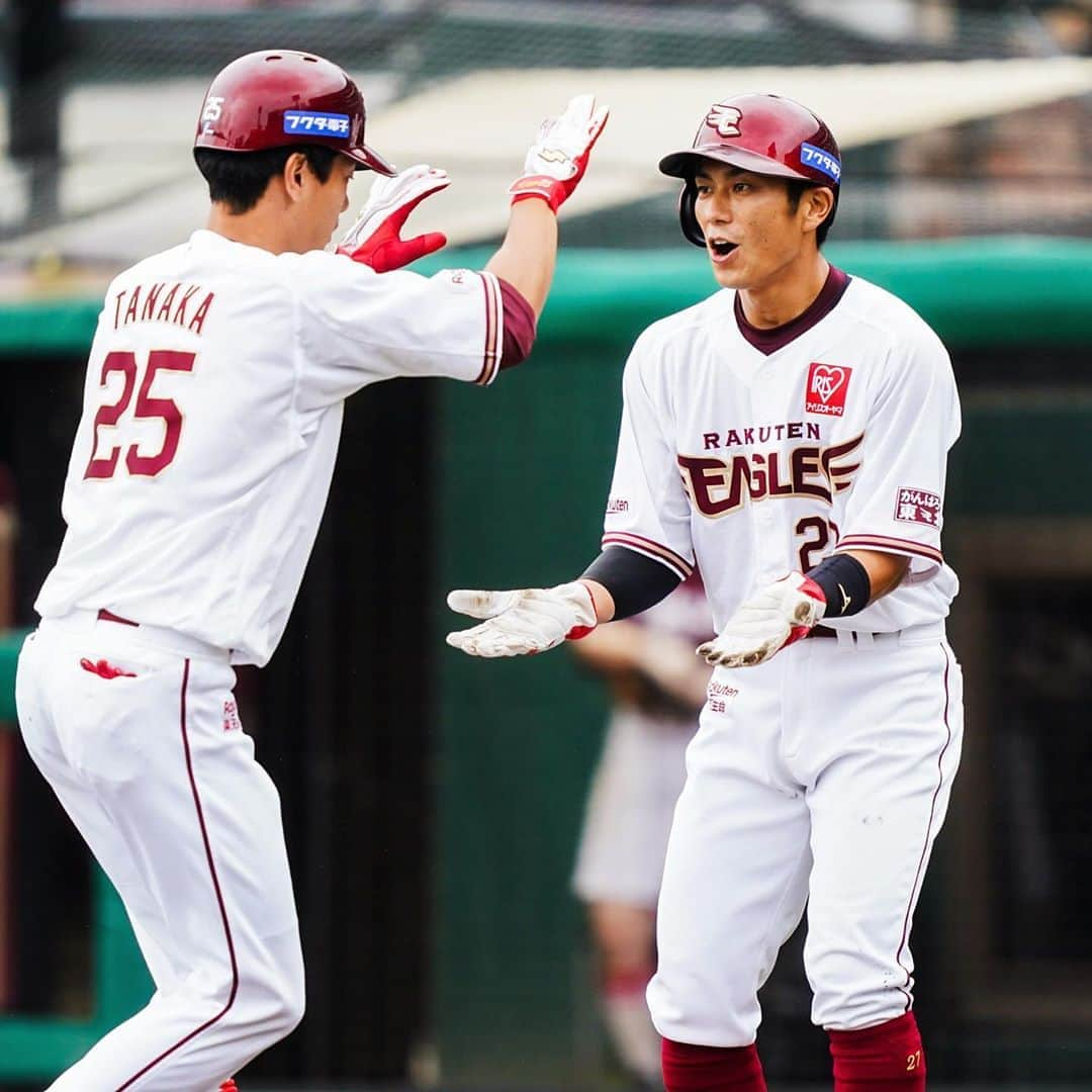 東北楽天ゴールデンイーグルスさんのインスタグラム写真 - (東北楽天ゴールデンイーグルスInstagram)「⚾️ ⚾️E 6-5 B⚾ 投打が噛み合ってホームで連勝‼️‼️ 田中選手が初回に先制の3号2ランを放つと 5回にもダメ押しの4号ソロを放ち大活躍🔥🔥 1点ビハインドの3回には浅村選手が2試合連続となる 21号3ランを放ちこれが決勝打🤩🤩🤩 今日も1番で出場の岡島選手は2安打2得点の活躍👏🏼 投げては先発の塩見選手が5回3失点で4勝目‼️‼️ ブセニッツ選手は2失点も区切りの10セーブ目👍🏼 安樂選手、宋選手、牧田選手が1回無失点💯 牧田選手は30試合目の登板で防御率1.26✨✨✨ #rakuteneagles #NOWorNEVERいまこそ #日本一の東北へ  #浅村栄斗 #田中和基 #塩見貴洋 #ブセニッツ #alanbusenitz  #牧田和久 #宋家豪  #安樂智大 #岡島豪郎  #写真もイープレで」9月5日 18時26分 - rakuten_eagles