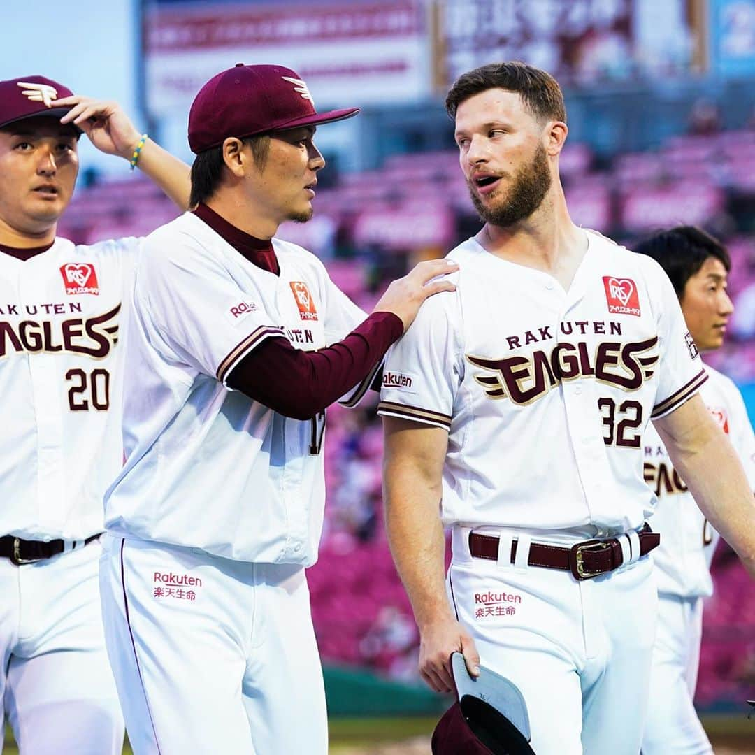 東北楽天ゴールデンイーグルスさんのインスタグラム写真 - (東北楽天ゴールデンイーグルスInstagram)「⚾️ ⚾️E 6-5 B⚾ 投打が噛み合ってホームで連勝‼️‼️ 田中選手が初回に先制の3号2ランを放つと 5回にもダメ押しの4号ソロを放ち大活躍🔥🔥 1点ビハインドの3回には浅村選手が2試合連続となる 21号3ランを放ちこれが決勝打🤩🤩🤩 今日も1番で出場の岡島選手は2安打2得点の活躍👏🏼 投げては先発の塩見選手が5回3失点で4勝目‼️‼️ ブセニッツ選手は2失点も区切りの10セーブ目👍🏼 安樂選手、宋選手、牧田選手が1回無失点💯 牧田選手は30試合目の登板で防御率1.26✨✨✨ #rakuteneagles #NOWorNEVERいまこそ #日本一の東北へ  #浅村栄斗 #田中和基 #塩見貴洋 #ブセニッツ #alanbusenitz  #牧田和久 #宋家豪  #安樂智大 #岡島豪郎  #写真もイープレで」9月5日 18時26分 - rakuten_eagles