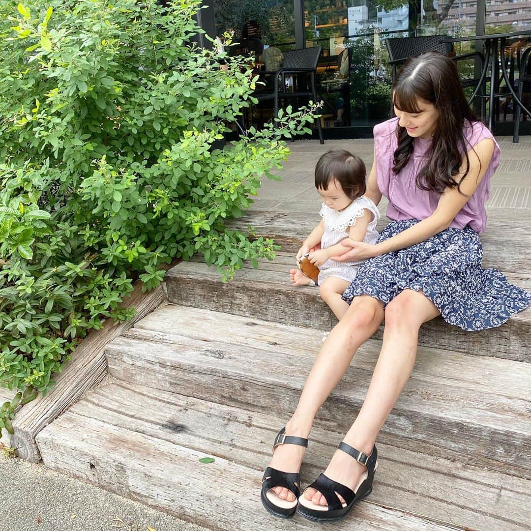 大田理裟さんのインスタグラム写真 - (大田理裟Instagram)「@seira_hatanaka さんの娘ちゃんと👶❤️﻿ ﻿ 人見知りなくて抱っこさせて貰ったり、﻿ 靴履きたい時に渡してくるの可愛すぎたな〜🙈﻿💓 ﻿」9月5日 18時26分 - ota_risa