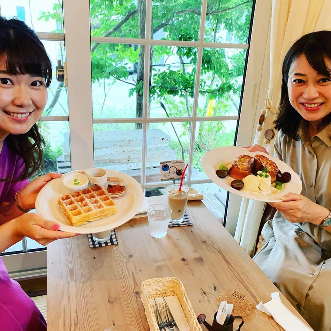大隅智子さんのインスタグラム写真 - (大隅智子Instagram)「カフェをはしご。 奈菜花ちゃんとお茶タイムを楽しみました！ アイスカフェオーレ、コーヒー二杯、チャイ、さらには、フレンチトーストにスコーン！ 行きたかったお店にいけて大満足でした！ #カフェ #盛岡 #コーヒー #岩手」9月5日 18時26分 - tomokotenki