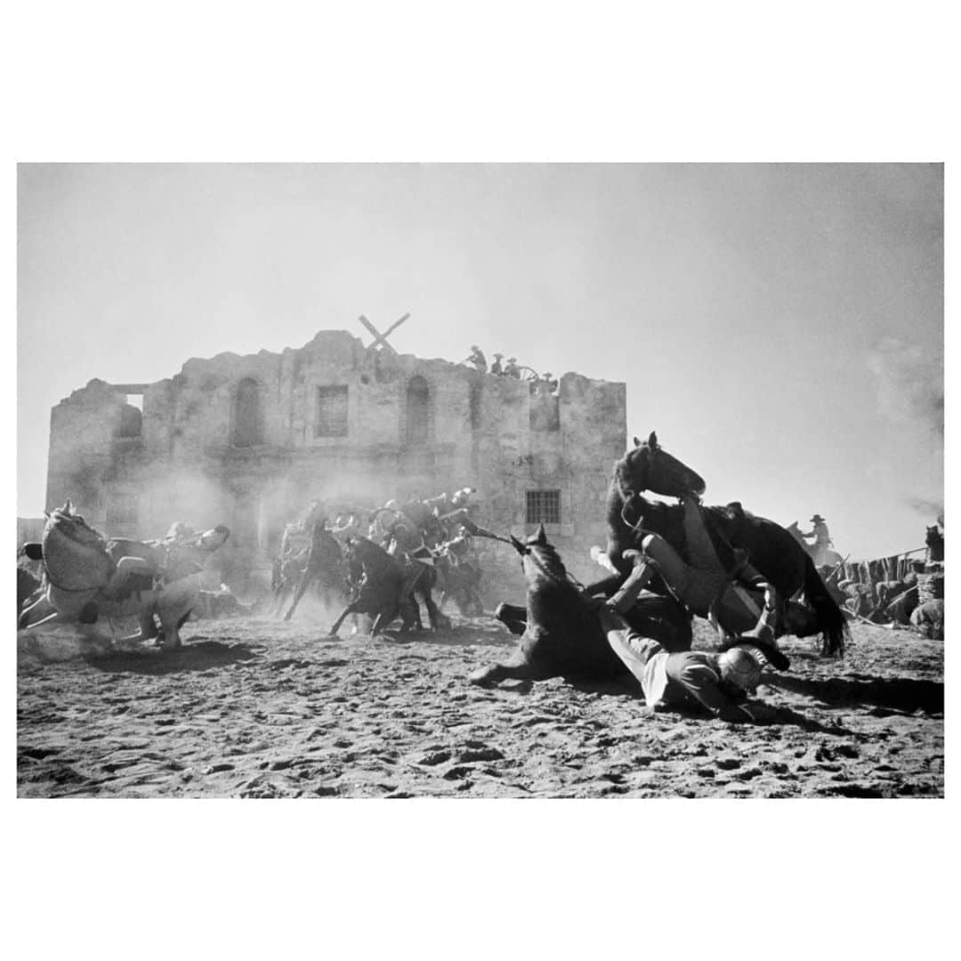 Magnum Photosさんのインスタグラム写真 - (Magnum PhotosInstagram)「The John Wayne-directed 1960 film The Alamo was a tale of American tragedy, machismo, and sometimes grandiose heroism.⁠⠀ .⁠⠀ Though historically inaccurate in many respects, the film holds particular significance as a chronicle of American patriotism and for the insight it offered into its director Wayne.⁠⠀ .⁠⠀ We explore Dennis Stock and Wayne Miller’s photographs, made on the set of the film. Link at bio.⁠⠀ .⁠⠀ PHOTOS: On the set of "The Alamo." Brackettville, Texas. USA. 1959.⁠⠀ .⁠⠀ © #DennisStock/#MagnumPhotos」9月5日 18時27分 - magnumphotos