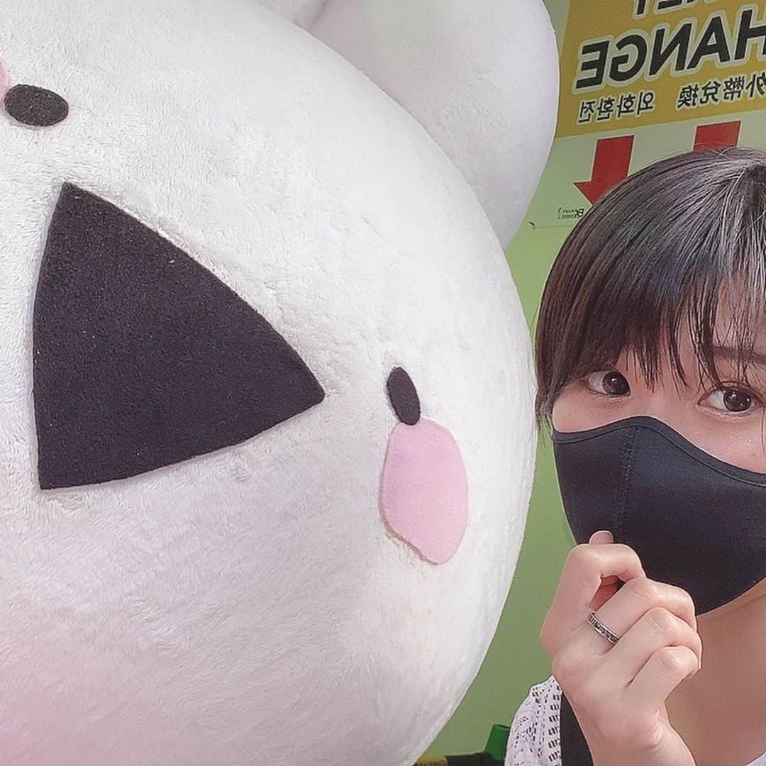 来栖うさこさんのインスタグラム写真 - (来栖うさこInstagram)「すこぶる動くウサギ🐇💕 マカロン屋さんが出来てた‼️ 入り口におっきい子がいたよ(*´-`) . すこぶる動くウサギさんは YouTubeで踊ってみたコラボも させて頂いた大好きな子です😊 . . . .  #来栖うさこ  #齧り付きたいお尻 #愛媛県産グラドル #グラドル #グラビア #グラビアアイドル #ショートカット女子 #ショートヘア #お尻 #model #cosplayer #gravureidol #japan #tokyo #asiangirls #原宿 #すこぶる動くウサギ #オーバーアクションうさぎ」9月5日 18時27分 - kurusu_usako