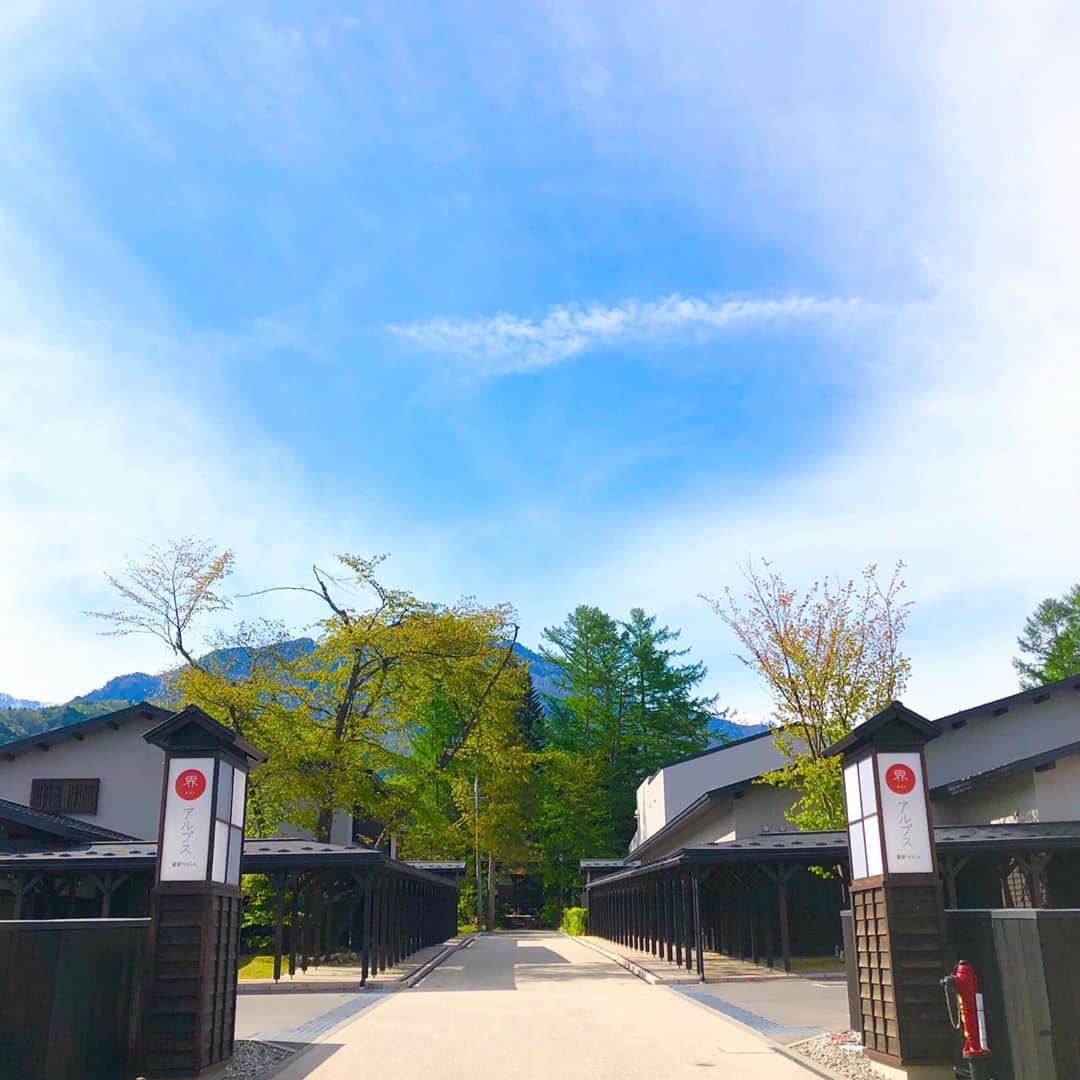 山田優依さんのインスタグラム写真 - (山田優依Instagram)「Nagano Alps . 星野リゾート　界　アルプス . 周りに建物はほぼ何もなく、たくさんの緑に 囲まれているので空や空気がとっても綺麗 . 田舎に住むことは考えられないけど、たまに都会の喧騒を離れて心を穏やかにしたくなる😌 . #Japan #Nagano #Alps #hoshinoresorts」9月5日 18時29分 - yui_gourmetwalker