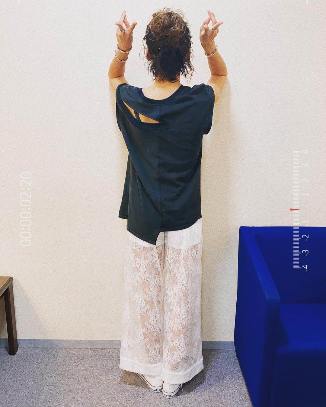 西山茉希さんのインスタグラム写真 - (西山茉希Instagram)「僕の服がスケスケ曜日。  #リメイクタンク @beams_official  #レースパンツ @noisemaker_jpn  #スニーカー @converse_jp  #俺流コーデ  衣装、ヘアメーク バイマイセルフ。  好きなもの達で好きなように 自分を描くダヨ。」9月5日 13時40分 - maki.nshiyama50