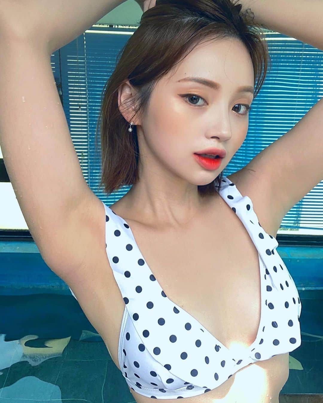 Yoonbitnaさんのインスタグラム写真 - (YoonbitnaInstagram)「사람 없는 곳에서, 🐶🐶🐶랑 자유🖤 #selfie #poolvilla」9月5日 13時52分 - bitnnaya