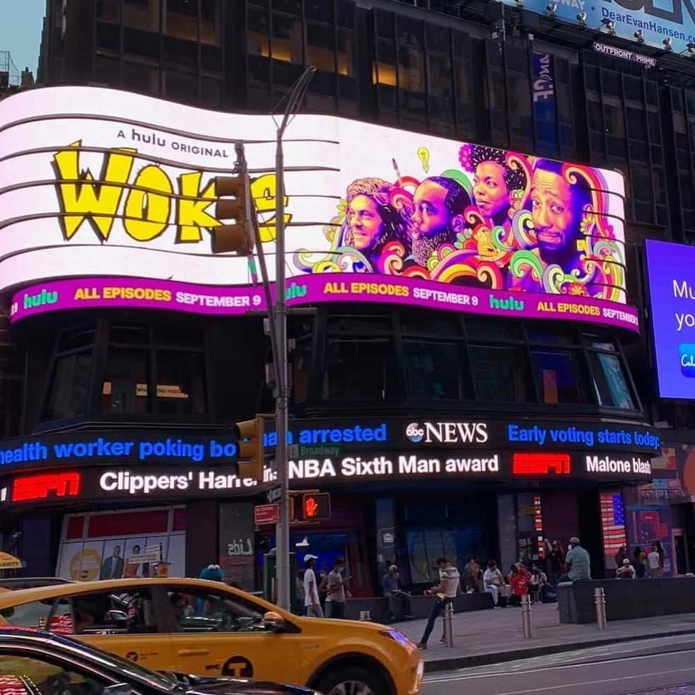 ラモーネ・モリスさんのインスタグラム写真 - (ラモーネ・モリスInstagram)「I’m never jaded by these types of things. Cool to see us in Time Square! #Woke」9月5日 13時56分 - lamorne