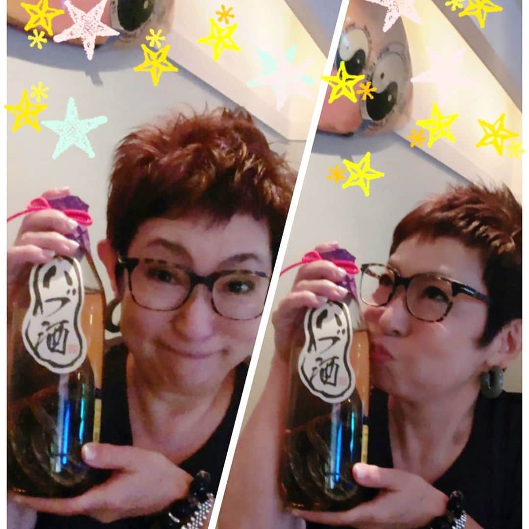 のインスタグラム：「ハブ酒🐍で撃沈致しました💦  何故あんなに酔ったか？記憶が抜けてたり😣  巣鴨の二次会は、何とガールズbarに🍸️、偉いDr.や理事と行ったらね  居酒屋のサワー&ここのコークハイが悪かった😰と思ってたら  いやいや、このハブ🐍酒じゃん、へべれけの引き金は😭  #終活協議会 本部は巣鴨、豪快な理事と未来への展望飲み会🍺🍸️、、  よしパワー再燃🔥私の力を尽くしまする @ako.ayakokikuta3 #終活インスタ も⤴️  #菊田あや子 #グルメリポーター #テレビリポーター #巣鴨のガールズバー #ハブ酒 #酔っぱらい顔 #終活 #終活ガイド #終活ガイド上級 #終活協議会 #エンディングノート認定講師 #エンジョイ終活 #菊田あや子の分かりやすい終活  #明るい終活 #中高年の終活  #命のしまいかた #伝えておきたいこと  #終活は50代から  #コロナ禍終活 #お墓 #葬儀 #相続  #家族葬 #遺言書 #講演講師 #リモート講演 #講座」