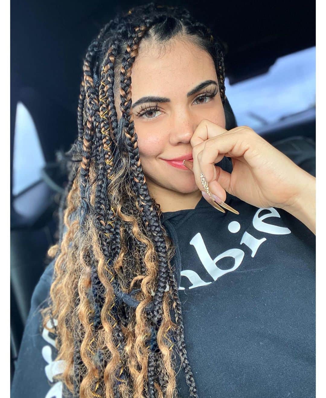 サミラ・ニコレットのインスタグラム：「you can be a badass without being unkind」