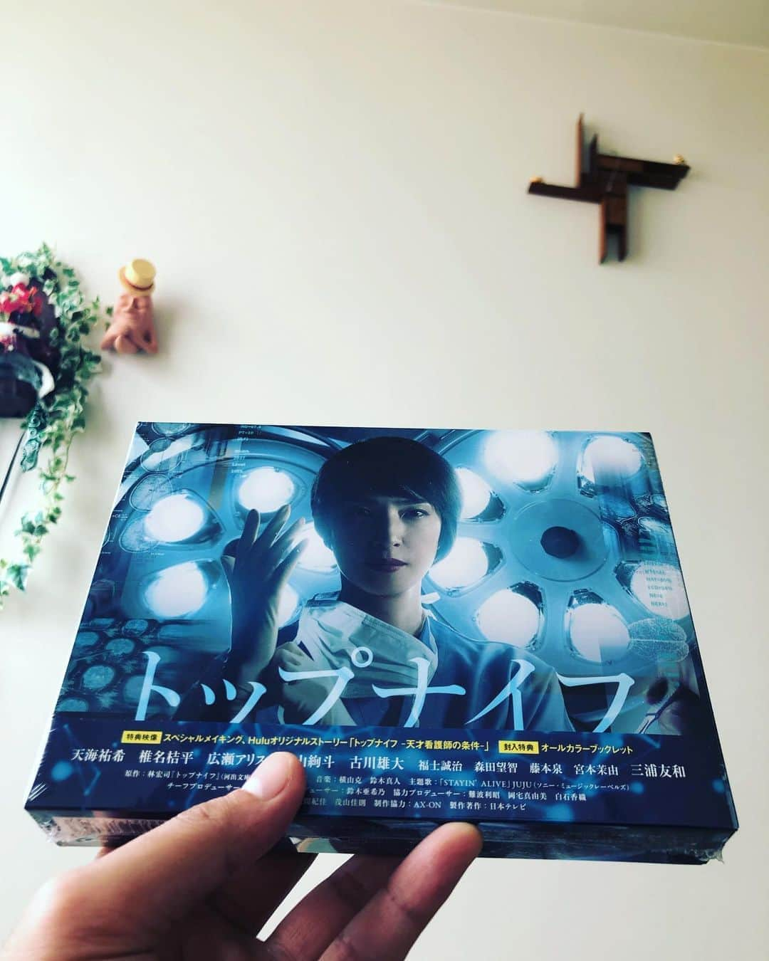 福士誠治さんのインスタグラム写真 - (福士誠治Instagram)「ドラマトップナイフのDVDをゲット！！  今年のドラマだったのにすでに懐かしい。  脳外科だったんだよなぁ また見返して見ようかな（＾∇＾） それにしてもこの天海さんカッコいいなぁ（＾ω＾） #福士誠治 #天海祐希 #トップナイフ #DVDボックス」9月5日 14時03分 - seiji_fukushi