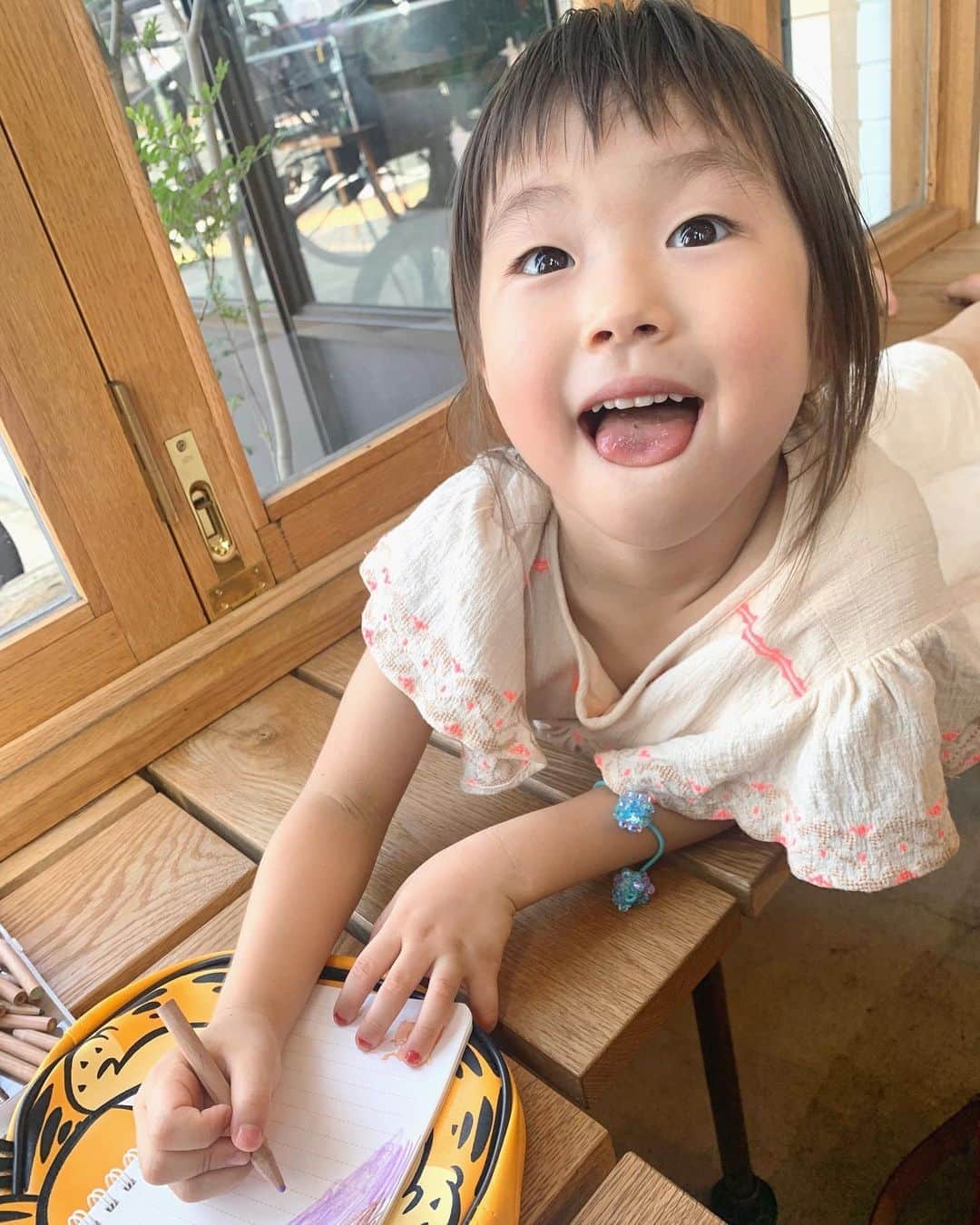のインスタグラム：「目ってそんなに輝くものかい？ #今日のなまこちゃん」