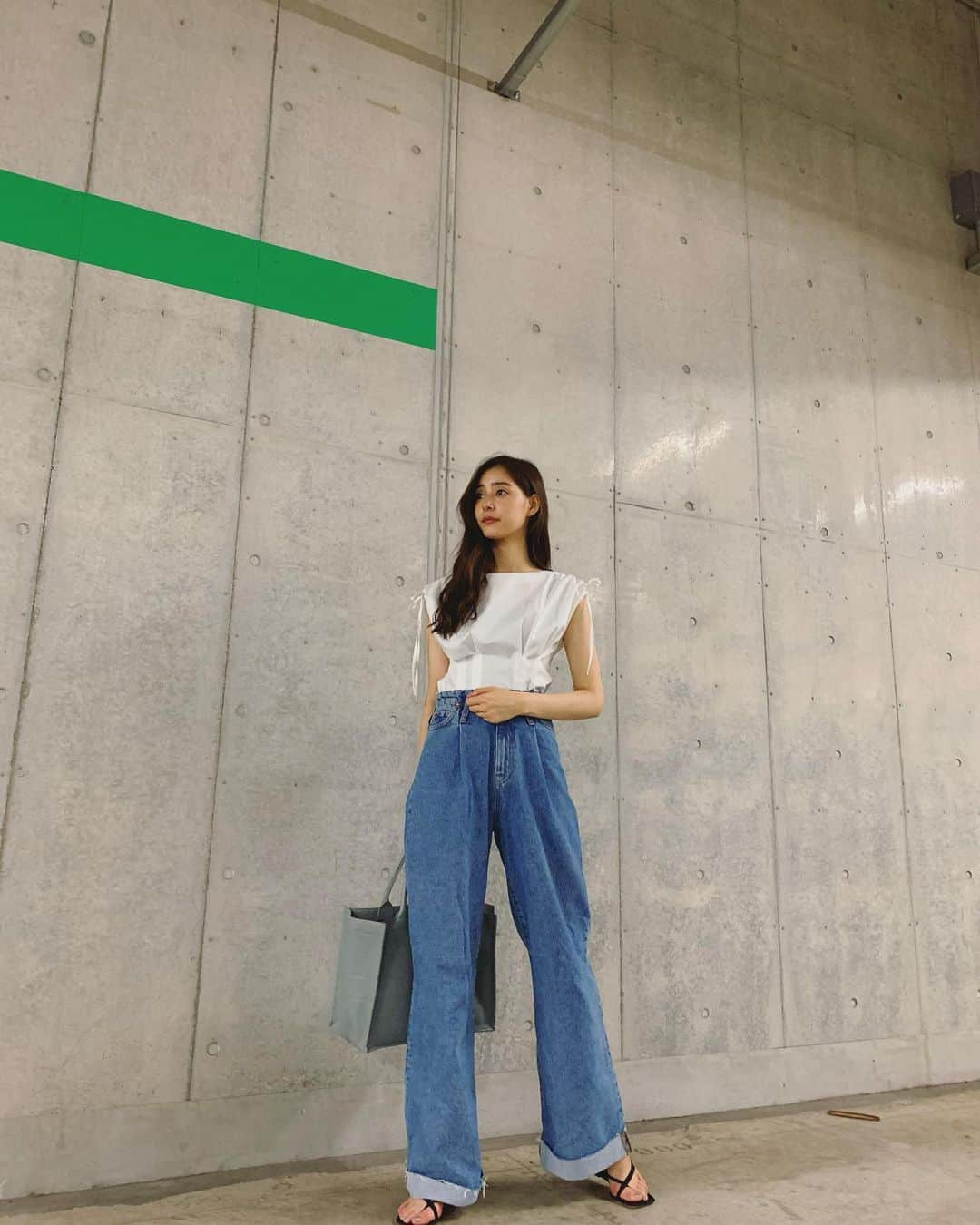 新木優子さんのインスタグラム写真 - (新木優子Instagram)「私服　 tops : @fray_id  bottom : @zara  shoes : @byfar_official  bag : @dior  撮影の時だけマスク外しています🙇🏻‍♀️✨  #fashion」9月5日 14時20分 - yuuuuukko_