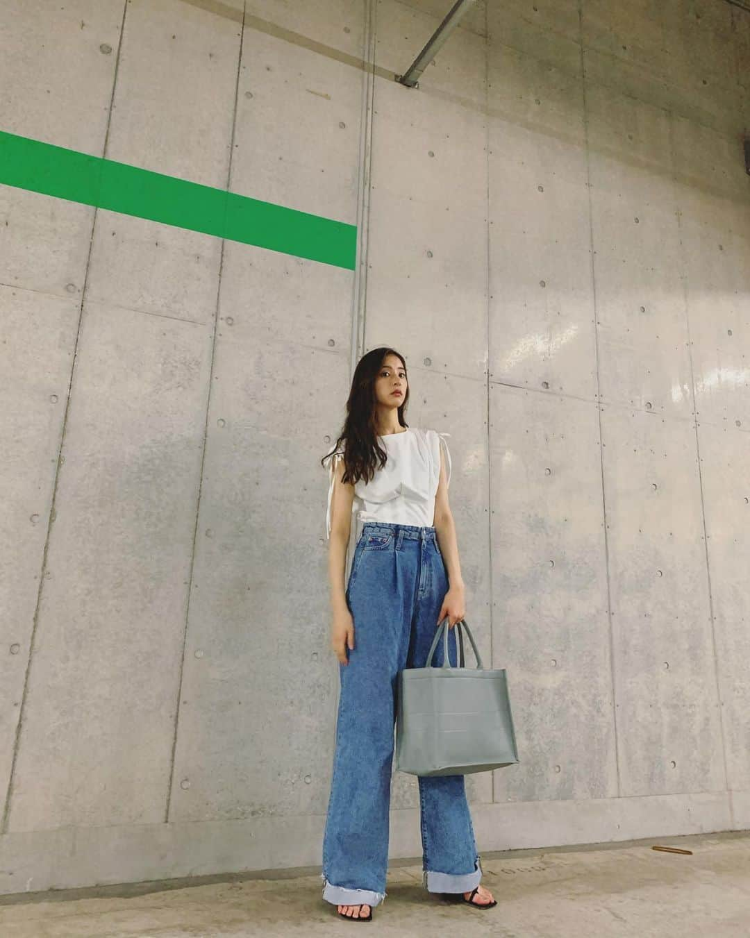 新木優子さんのインスタグラム写真 - (新木優子Instagram)「私服　 tops : @fray_id  bottom : @zara  shoes : @byfar_official  bag : @dior  撮影の時だけマスク外しています🙇🏻‍♀️✨  #fashion」9月5日 14時20分 - yuuuuukko_