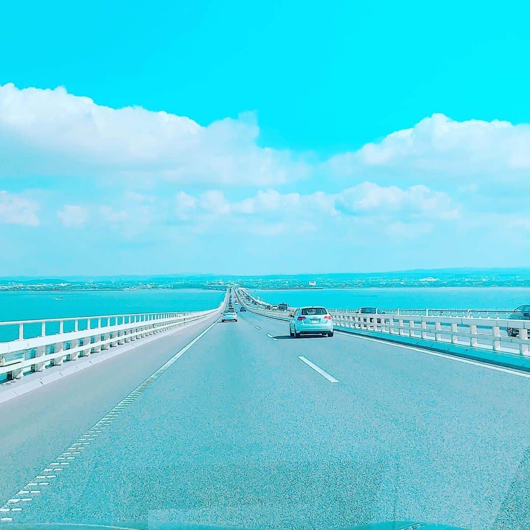 miyakeのインスタグラム：「アクアラインで1番好きなポイント！木更津に向かう方向で橋を見下ろせるポイント！海ほたるを通過してすぐのとこだね！なかなかの絶景！」
