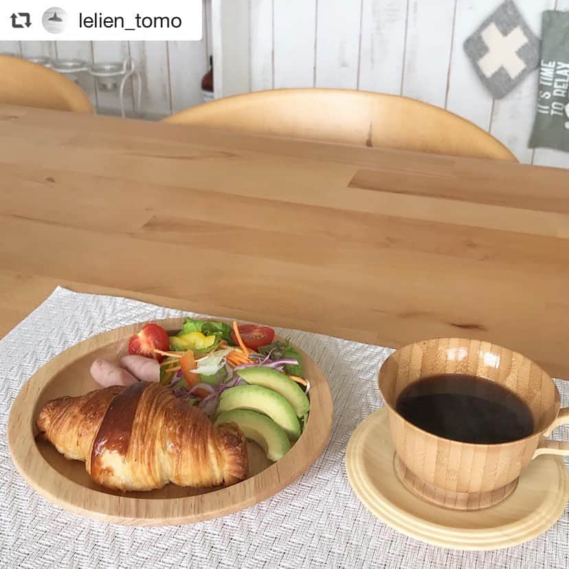 Otto Japan(オットージャパン) のインスタグラム：「@lelien_tomo さん ご紹介ありがとうございます！！  #repost @lelien_tomo ・・・ お気に入りの食器を使うだけで何倍も美味しく感じる✨  @my.motto.jp 様よりお迎えしたリムプレートの20センチは使いやすいサイズ感。 素材はラバーウッドです。 裏まで可愛い♡  #ノースモール公式アンバサダー  #ノースモールサイト #PR  #オットー  #オットージャパン #朝時間」