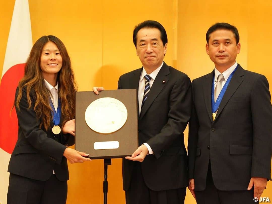 日本サッカー協会さんのインスタグラム写真 - (日本サッカー協会Instagram)「今日は #国民栄誉賞の日 🎖 ・ 2011年、FIFA女子ワールドカップで世界一となった #なでしこジャパン は国民栄誉賞を受賞しました✨ ・ 「最後まであきらめないひたむきな姿勢」と「困難に立ち向かう勇気」を、これからも皆さんに伝えられるようプレーしていきます！ ・ #JFA #nadeshiko #女子サッカー」9月5日 14時46分 - japanfootballassociation