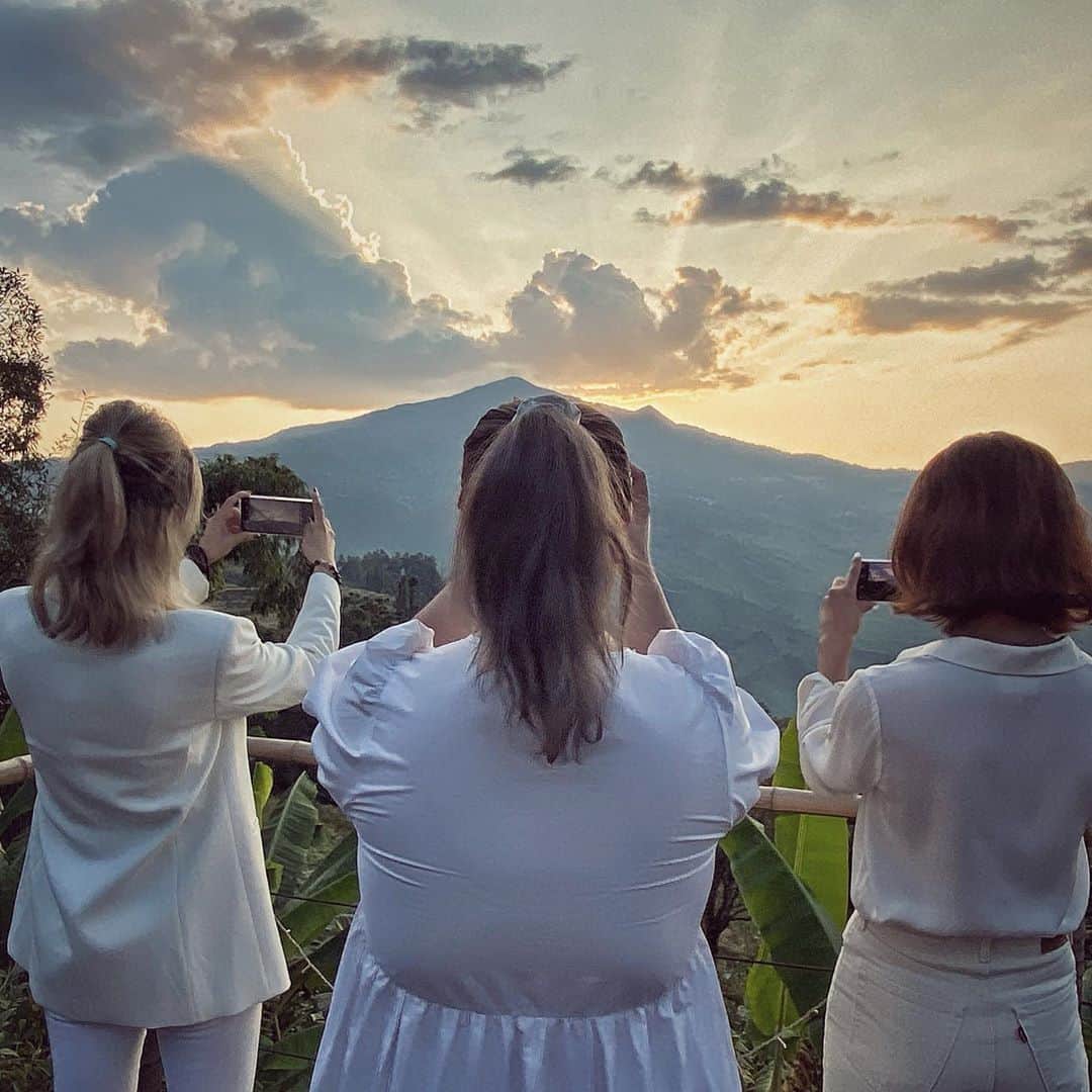 セリーナ・ジェイドさんのインスタグラム写真 - (セリーナ・ジェイドInstagram)「Thank you Lululemon for inviting me to the 2 day immersion at Vinetree Sustainable Resort in Red River Valley Yunan. Was nice to be with like-minded people! #lululemon #lululemonambassador」9月5日 14時39分 - celinajade