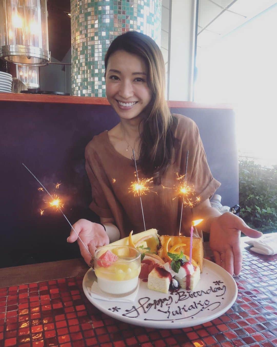 結花子さんのインスタグラム写真 - (結花子Instagram)「さいこ〜に大好きな仲間に お祝いしてもらって幸せすぎた😭❤️ そして最後は人の事務所で何時間もくつろぐ😂 居心地がよすぎて。。😂 色合いとかもかわいすぎる✨ ここで撮影したい😂  #ありがとう #大好き #2人 #５時間も #しゃべったねーw  #代官山 #高身長女子」9月5日 14時44分 - yukako_chupapi
