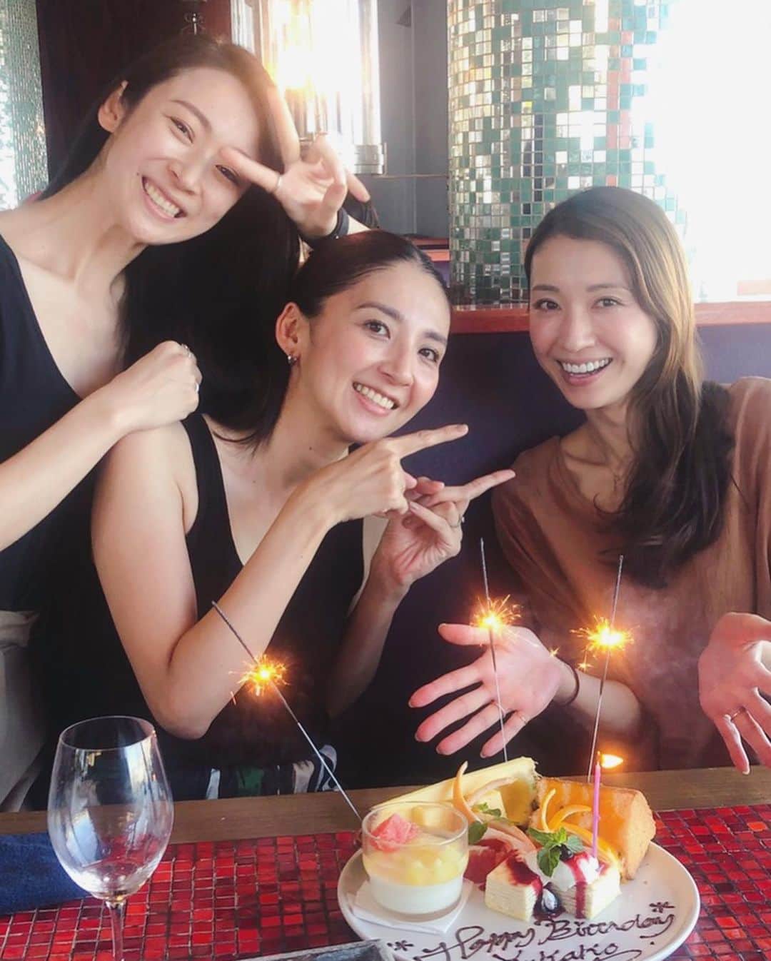 結花子さんのインスタグラム写真 - (結花子Instagram)「さいこ〜に大好きな仲間に お祝いしてもらって幸せすぎた😭❤️ そして最後は人の事務所で何時間もくつろぐ😂 居心地がよすぎて。。😂 色合いとかもかわいすぎる✨ ここで撮影したい😂  #ありがとう #大好き #2人 #５時間も #しゃべったねーw  #代官山 #高身長女子」9月5日 14時44分 - yukako_chupapi