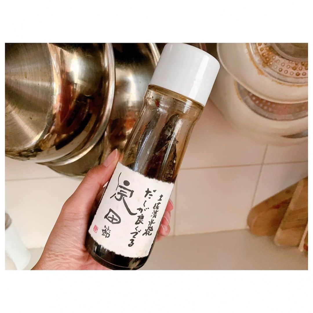 のインスタグラム：「我が家の醤油はずっとこれ。 好きな醤油を注ぎ足して使ってます。 そろそろ替え時の時期なのでリピート買いせねばです。 #宗田節だし醤油 #高知にまたかつおを食べに行きたい #楽天roomはじめてみました」