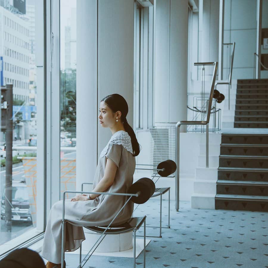 のインスタグラム：「#前田エマの東京ぐるり  @fudge_magazine  今回からしばらくは、表参道スパイラルを特集！！初回はギャラリースペース「スパイラルガーデン」です！うれしいなあ。 ウェブサイトからチェックしてください！ Photo @osada__」