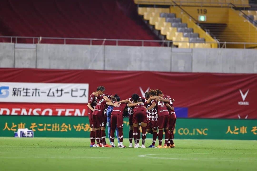 大崎玲央のインスタグラム：「みんなで上に💪🏽💪🏽 #visselkobe #ヴィッセル神戸」