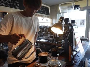 萬代宏樹さんのインスタグラム写真 - (萬代宏樹Instagram)「COFFEECOLORS様とラインメール青森のコラボで、僕が選んだコーヒーが発売されます！  コーヒーは好きでしたがここまで奥深いとは思いませんでした🥺💦  とてもおいしいコーヒーなのでみなさん是非飲んでみてください！  欲しい方はラインメール青森のHP、もしくは萬代まで🙆‍♂️  お店で販売したいという方も随時募集しております。笑  #ラインメール青森　#COFFEECOLORS #バンティネンカ」9月5日 15時09分 - bandaihiroki