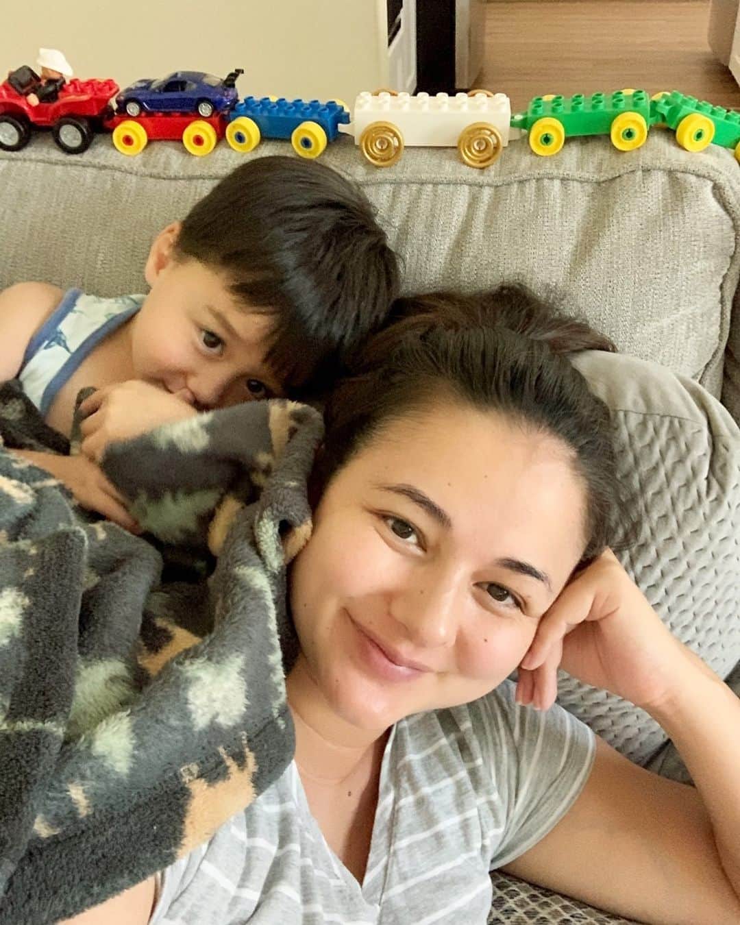 エリナ シルカのインスタグラム：「My baby boy 👦  絶賛赤ちゃん返りの甘えんぼくん♡」