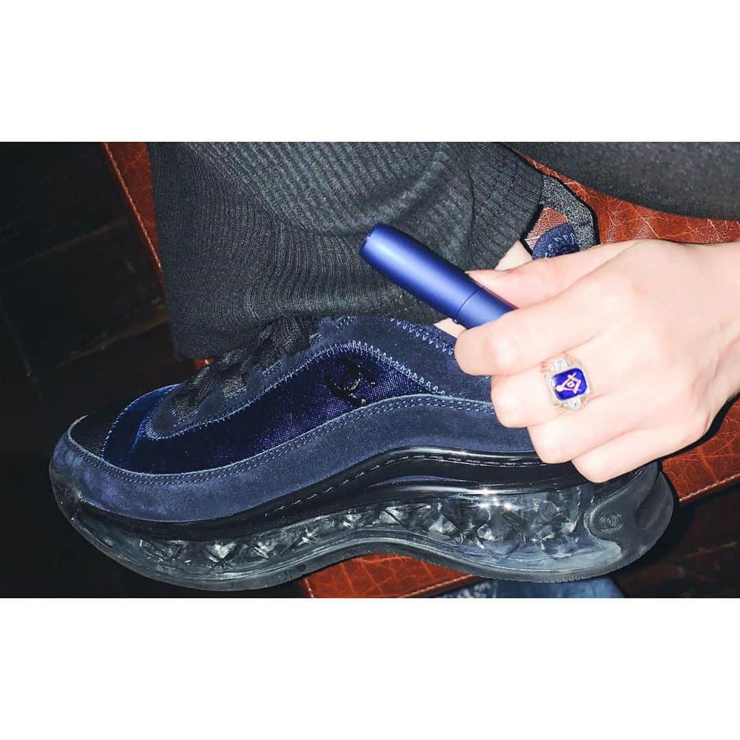 中川ジュリアのインスタグラム：「最近、赤より青が多い😚アイコスも青」