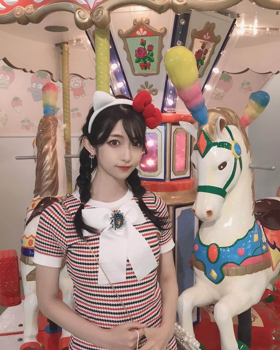 れみぱんさんのインスタグラム写真 - (れみぱんInstagram)「キティーさんコーデ🏰🎠🎀 : #ピューロランド #サンリオピューロランド #キティちゃん #サンリオ #メリーゴーランド #sanrio #sanriopuroland #japan #tokyo #kitty #kawaiifashion #kawaiistyle #japanesegirl #中華メイク #中国メイク #黒髪」9月5日 15時33分 - lemipanna
