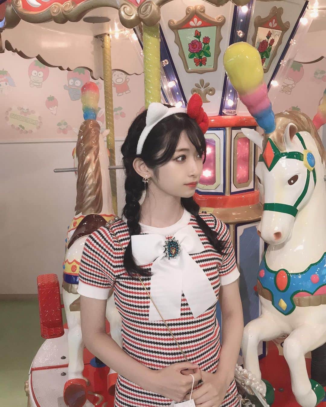 れみぱんさんのインスタグラム写真 - (れみぱんInstagram)「キティーさんコーデ🏰🎠🎀 : #ピューロランド #サンリオピューロランド #キティちゃん #サンリオ #メリーゴーランド #sanrio #sanriopuroland #japan #tokyo #kitty #kawaiifashion #kawaiistyle #japanesegirl #中華メイク #中国メイク #黒髪」9月5日 15時33分 - lemipanna