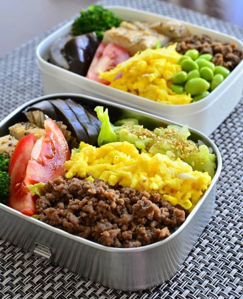 Rie's Healthy Bento from Osloのインスタグラム：「A bento morning after a long time of absence. I made two bento today for my husband and I, we are heading for an outing in forest 🌲🌲🌲　#お弁当　＃弁当　#lunch #obento #lunchbox」