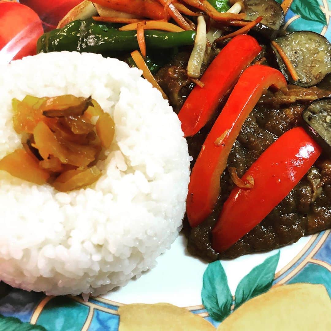 中村譲のインスタグラム：「新作のカレーを作ってみた！好評です❣️ Cooked new version vegetable curry  #新作カレー  #野菜カレー  #夏野菜  #手料理  #高評価  #curryrice #vegetables #spicy #healthy #homemade」